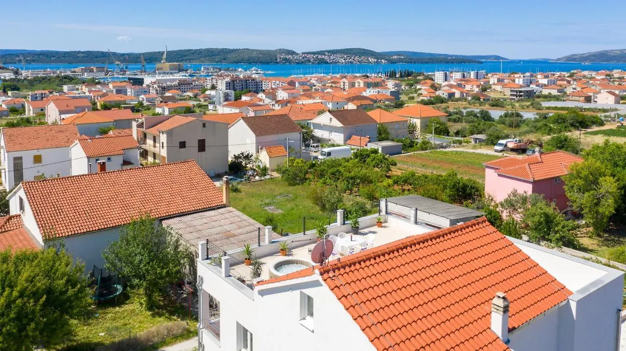 Luxury Apartment With Garden Jacuzzi And Wellness Trogir