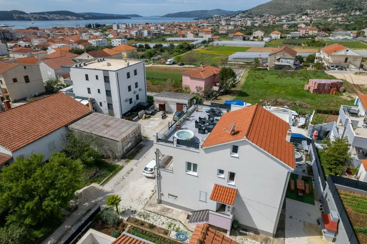 Luxury Apartment With Garden Jacuzzi And Wellness Trogir
