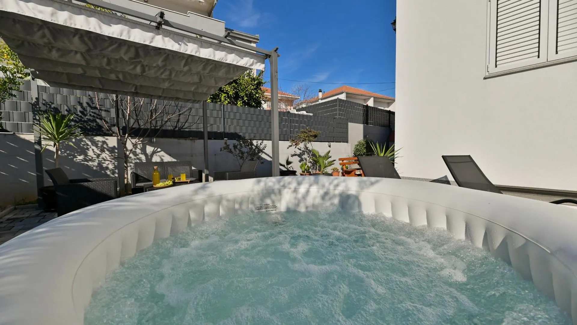 Luxury Apartment With Garden Jacuzzi And Wellness 0*, Trogir